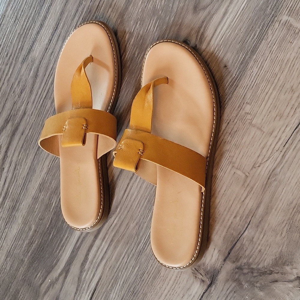 Mila Paoli Size 7.5 l Italian made l yellow leather l sandals